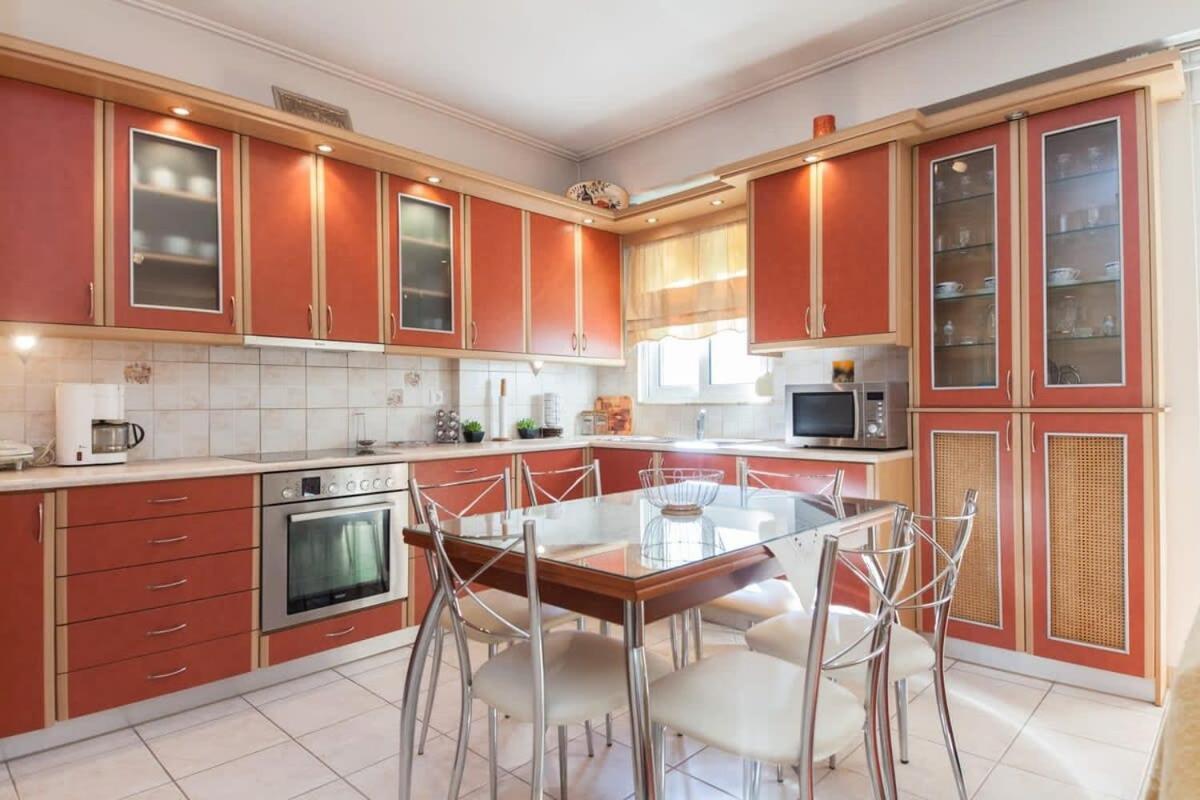 Scenic Balcony Apt In Vibrant Petralona Athen Exterior foto